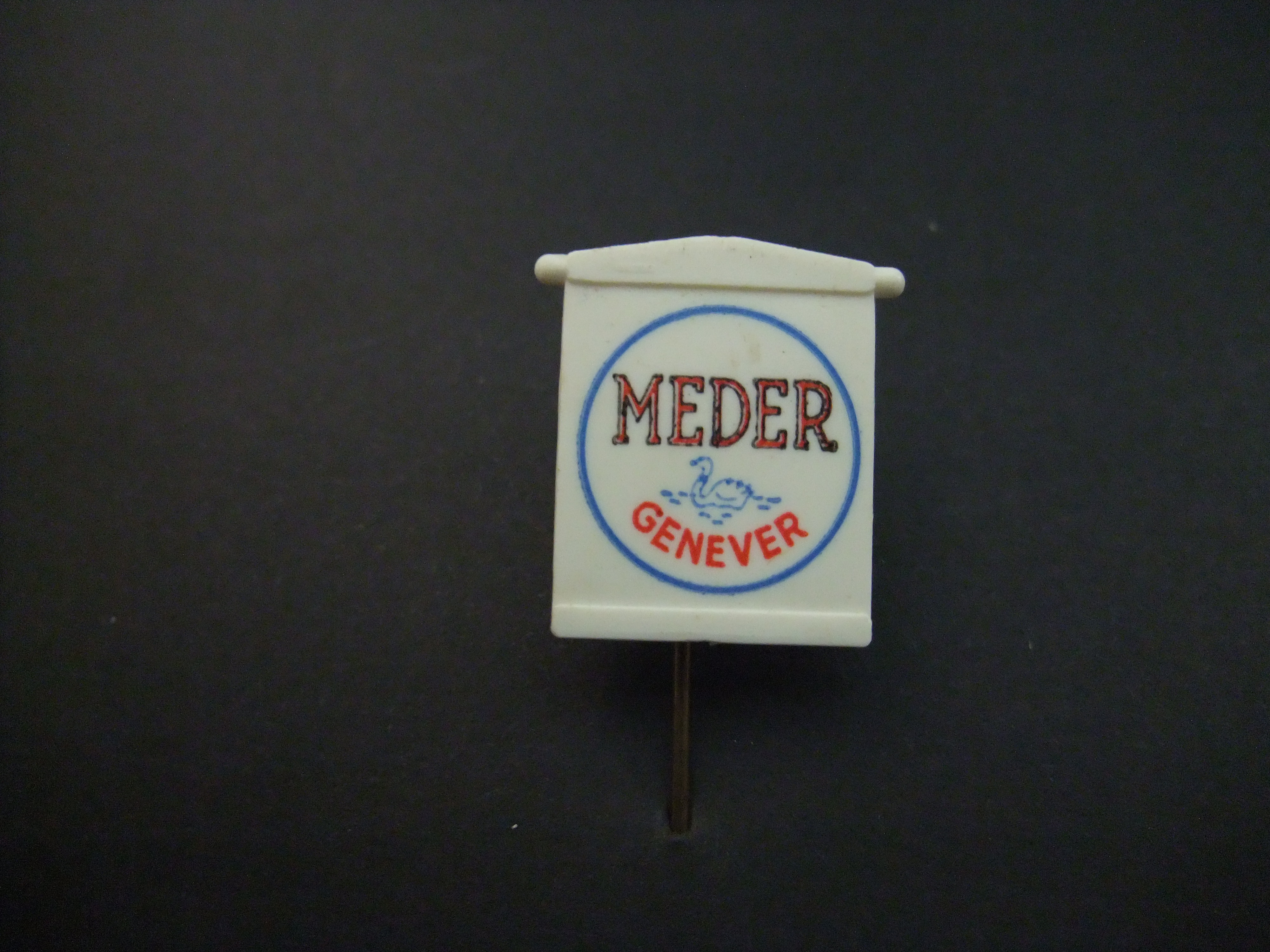 Meder (Schiedammer) genever ( jenever-sterke drank )